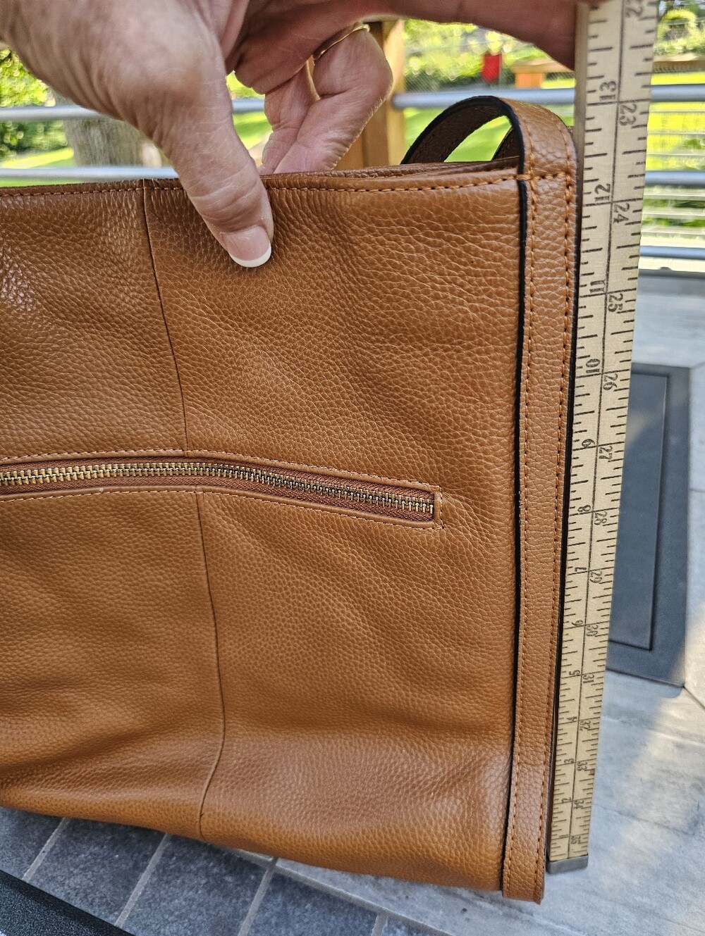 Kattee Pebble Leather Tote - Picture 8 of 11